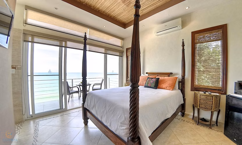 Playa Corona. Casa Caracol. 820mts 9r 9.5b frente al mar $995,000.00 - Imagen 9