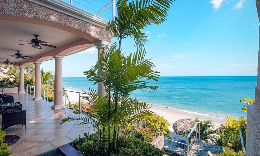 Playa Corona. Casa Caracol. 820mts 9r 9.5b frente al mar $995,000.00