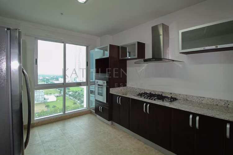 Apartamento de 3 habitaciones en PH Titanium Costa del Este - Imagen 4