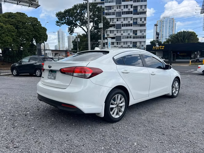 KIA CERATO  SUPER AUTOS ACEPTAMOS TRADE IN - Imagen 4