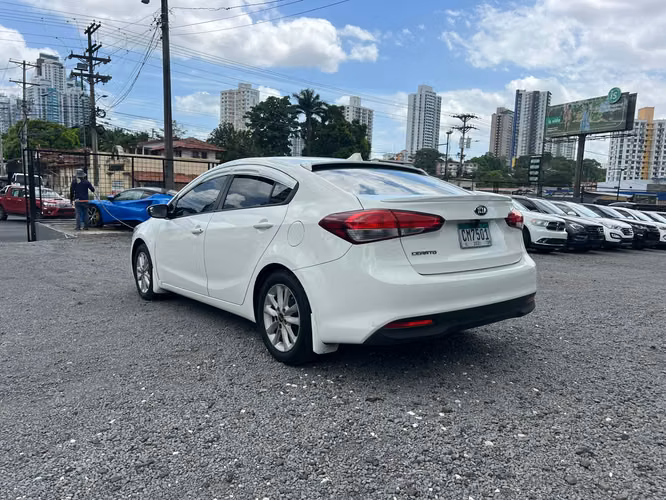 KIA CERATO  SUPER AUTOS ACEPTAMOS TRADE IN - Imagen 5