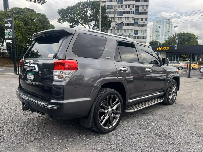 TOYOTA 4 RUNNER  SUPER AUTOS ACEPTAMOS TRADE IN - Imagen 4