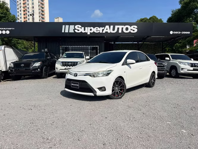 TOYOTA YARIS  SUPER AUTOS ACEPTAMOS TRADE IN