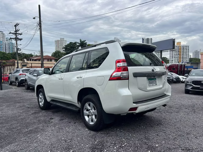 TOYOTA PRADO  SUPER AUTOS ACEPTAMOS TRADE IN - Imagen 5