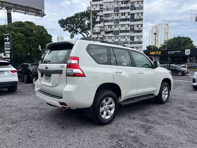 TOYOTA PRADO  SUPER AUTOS ACEPTAMOS TRADE IN - Imagen 4