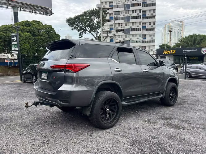 TOYOTA FORTUNER  SUPER AUTOS ACEPTAMOS TRADE IN - Imagen 5