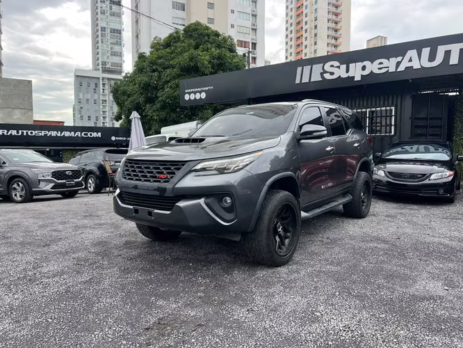 TOYOTA FORTUNER  SUPER AUTOS ACEPTAMOS TRADE IN - Imagen 3