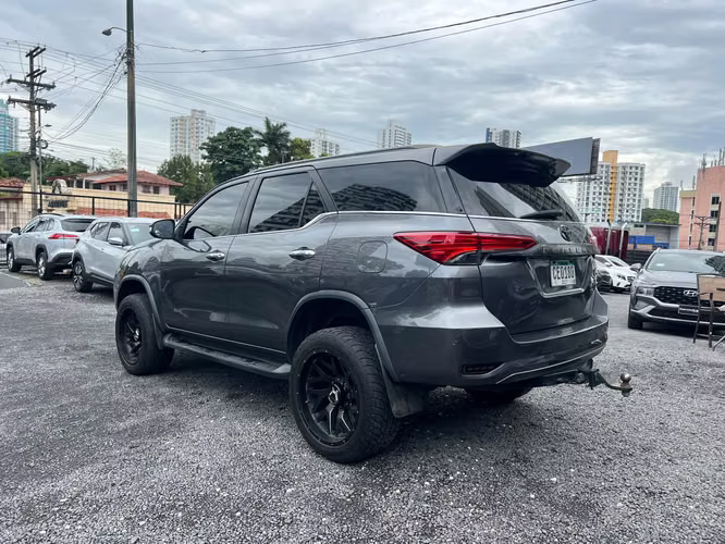 TOYOTA FORTUNER  SUPER AUTOS ACEPTAMOS TRADE IN - Imagen 4