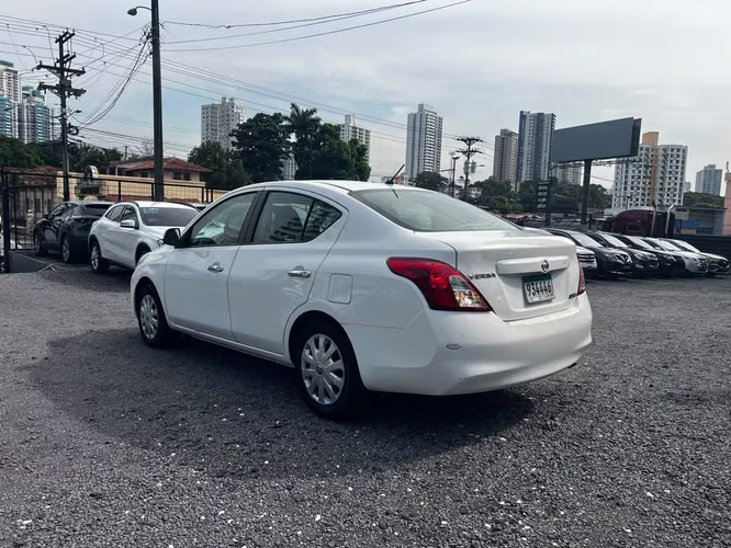 NISSAN VERSA SUPER AUTOS ACEPTAMOS TRADE IN - Imagen 4