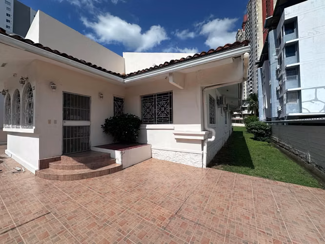 Alquilo casa Parque Lefevre - Imagen 3