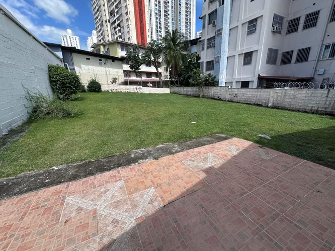 Alquilo casa Parque Lefevre - Imagen 13