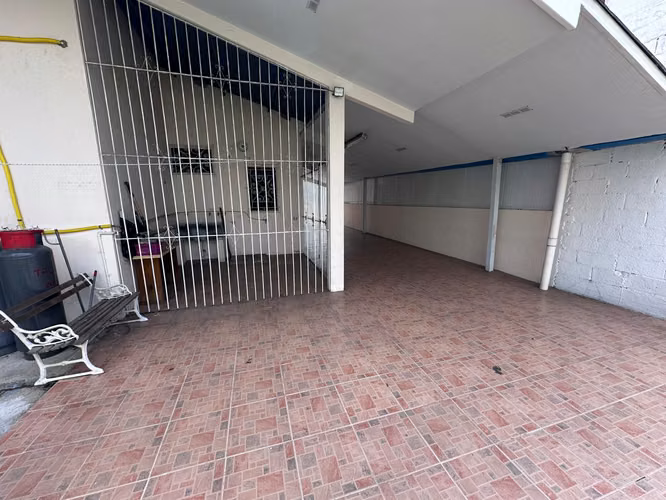 Alquilo casa Parque Lefevre - Imagen 12