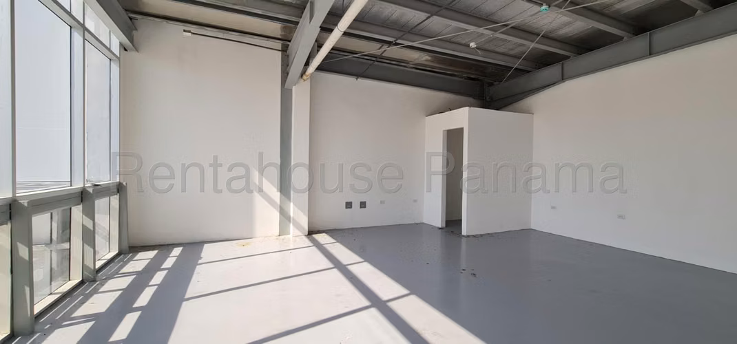 Galera en Venta en Parque Lefevre 26EPP3465 - Imagen 9