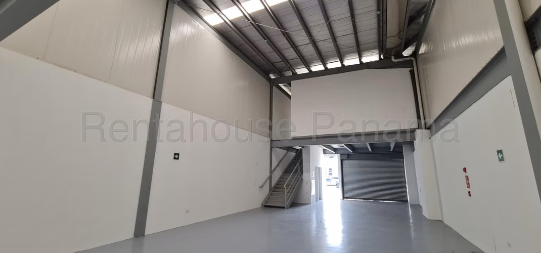 Galera en Venta en Parque Lefevre 26EPP3465 - Imagen 4
