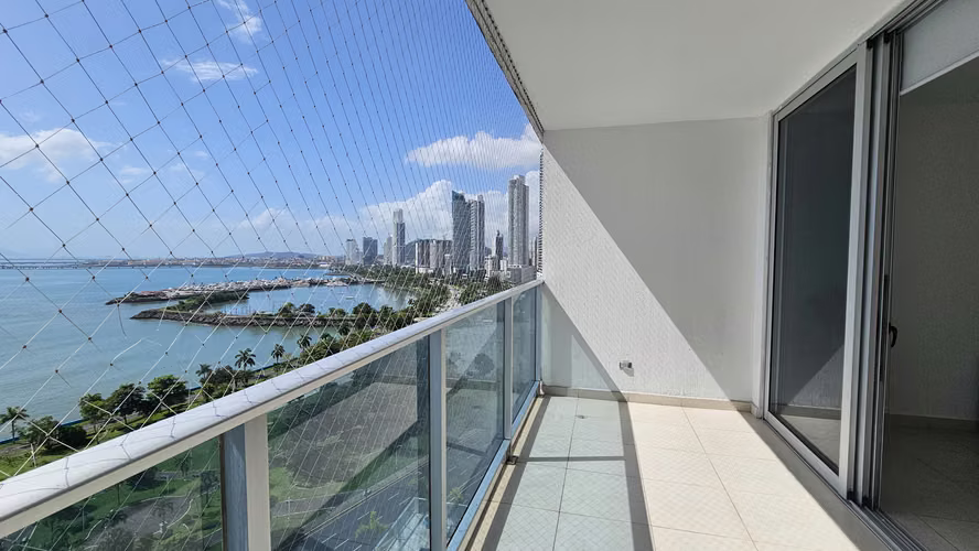 FURNISHED APARTMENT FOR SALE AND RENT IN AVENIDA BALBOA
