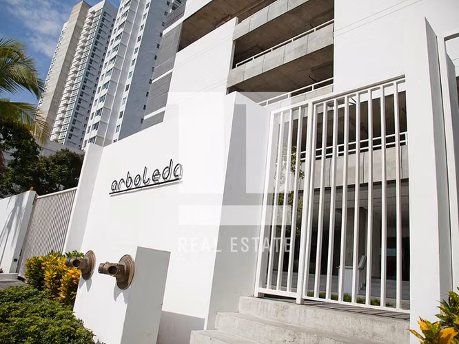 Apartamento frente al Parque Omar en PH Arboleda - Imagen 17