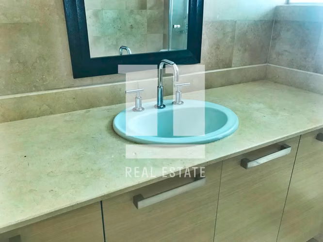 Apartamento frente al Parque Omar en PH Arboleda - Imagen 2