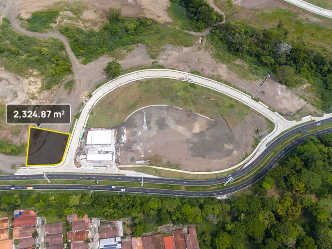 Se venden lotes en Brisas del Golf para uso Residencial y Comercial (RM3C2) - Imagen 2