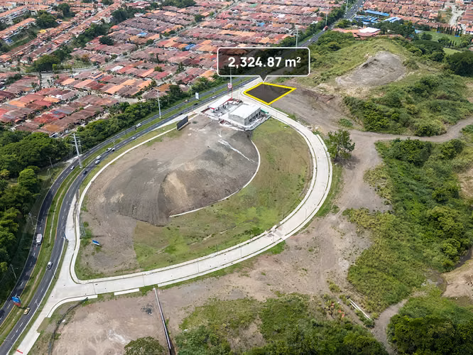 Se venden lotes en Brisas del Golf para uso Residencial y Comercial (RM3C2)