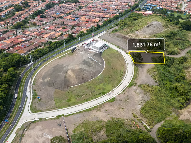 Lote en Brisas del Golf para uso Residencial y Comercial (RM3C2) de 1831.76m2