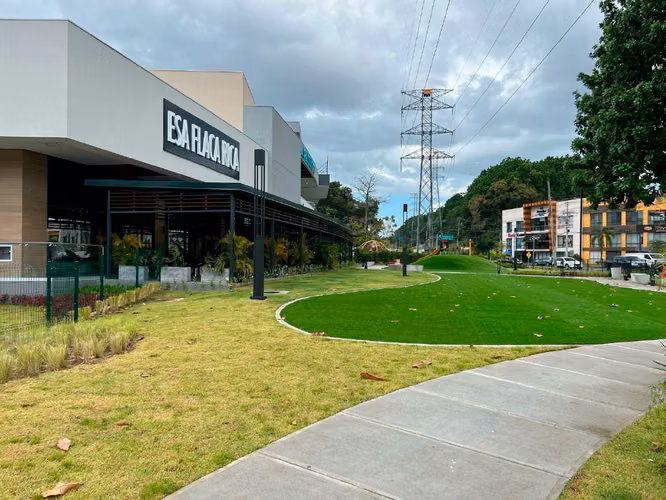 Lote en Brisas del Golf para uso Residencial y Comercial (RM3C2) de 2410.74m2 - Imagen 6