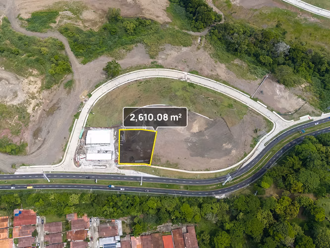 Se venden lotes en Brisas del Golf para uso Residencial y Comercial (RM3C2) - Imagen 2
