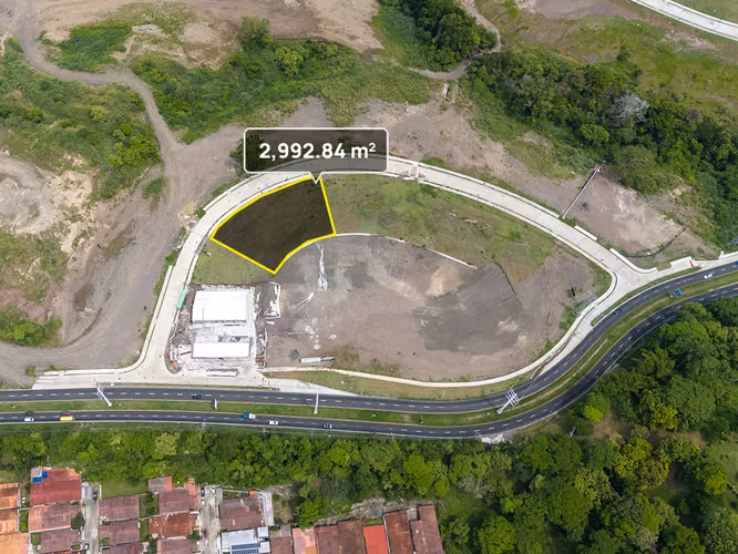 Se venden lotes en Brisas del Golf para uso Residencial y Comercial (RM3C2) - Imagen 2