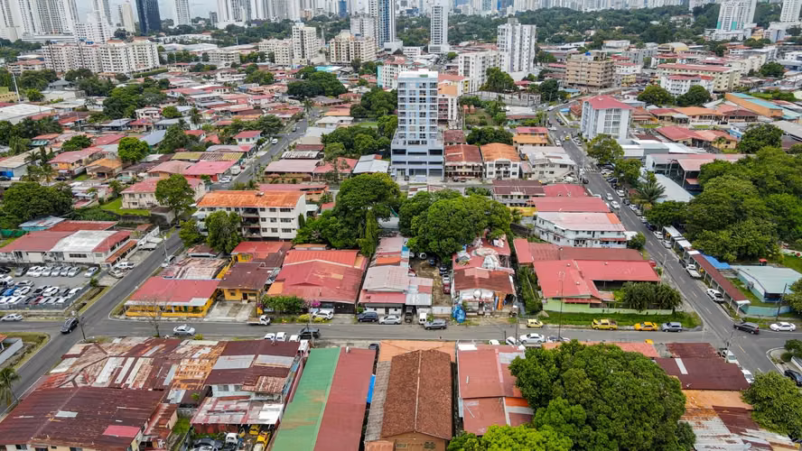 Venta de Terreno Comercial en Parque Lefevre