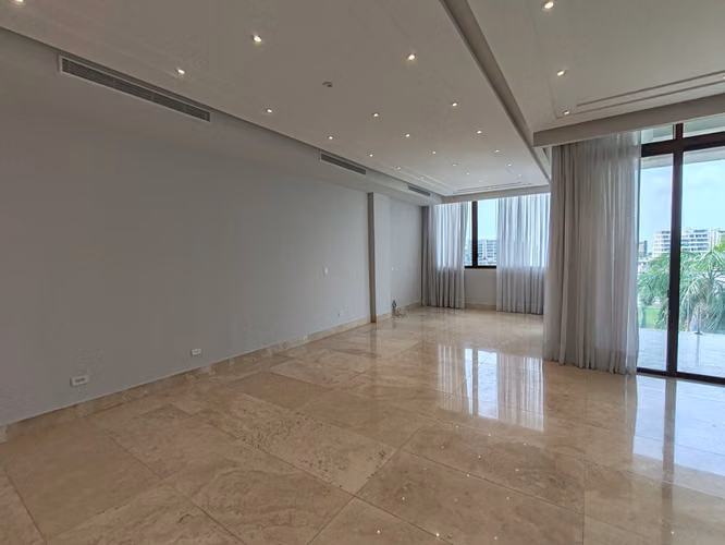 Apartment in Dos Mares, spacious with 4 bedrooms and 4 parking spaces