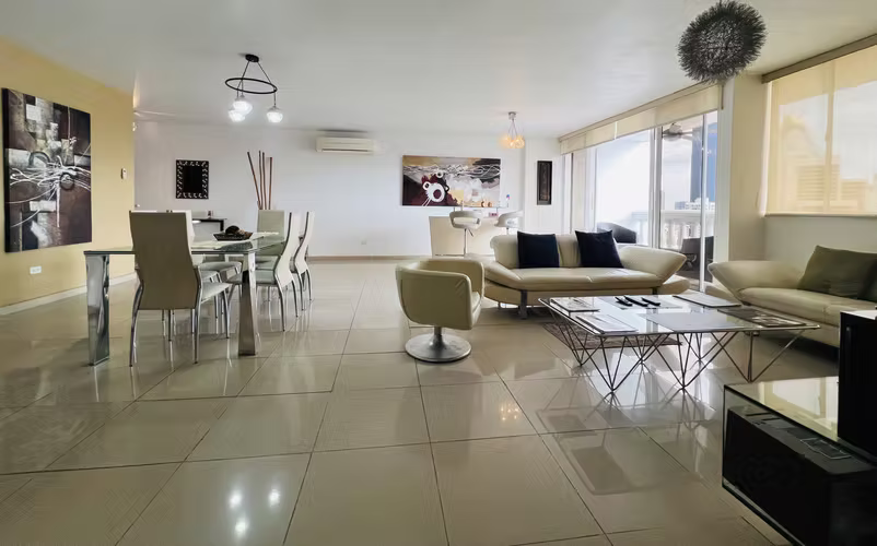 Furnished apartment for rent in Obarrio, 3 bedrooms, 200m², excellent location.