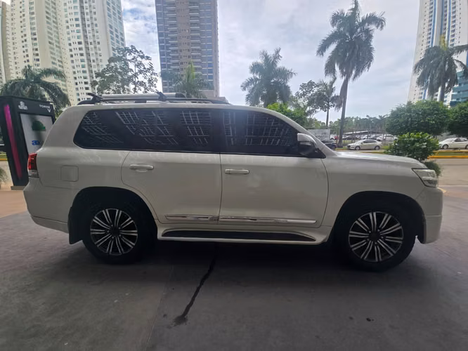 Toyota Land Cruiser L200 Del 2017 EXCELENTE CONDICIONES - Imagen 2
