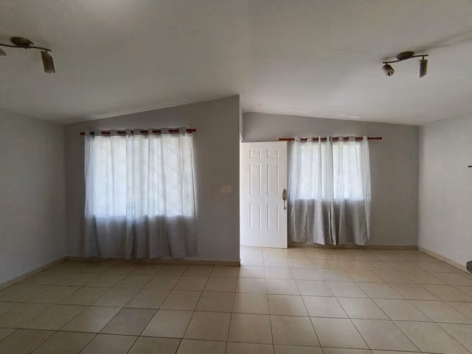 ALQUILO CASA EN LA CHORRERA, 120M2, 3 RECAMARAS, BARRIADA CERRADA.