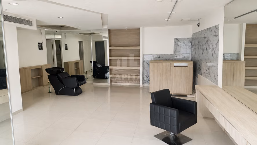 ¡Local Comercial en Alquiler en Marbella! - Imagen 3