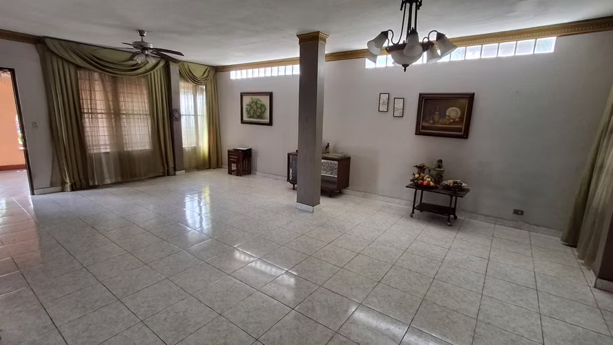 La Loma. 421mts 3r 2.5b Terraza den $330,000.00NEG