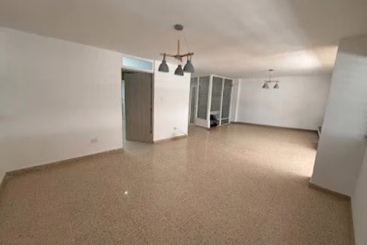 ¡AMPLIO Y REMODELADO APARTAMENTO EN PH DON ENRIQUE! 