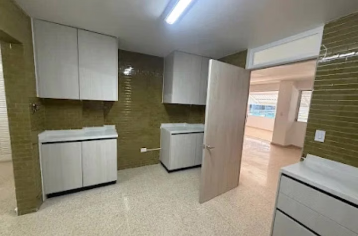 ¡AMPLIO Y REMODELADO APARTAMENTO EN PH DON ENRIQUE!  - Imagen 11