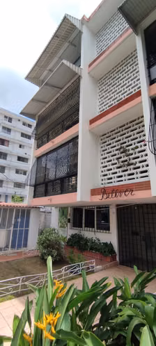 Vendo amplio apartamento en El Cangrejo, atrás del Hotel El Panamá