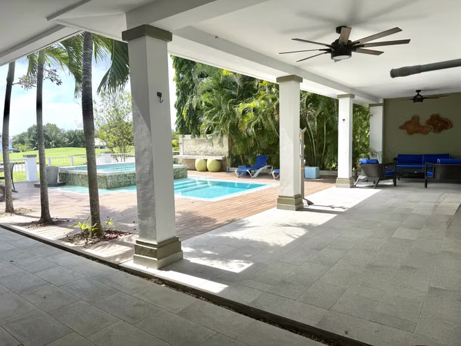 BIJAO - CASA CON PISCINA