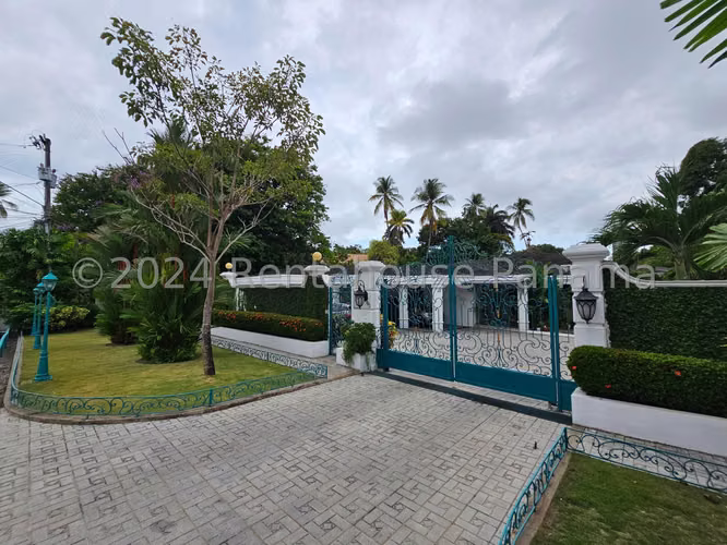 LGU-Venta de casa con piscina en San Francisco, Altos del Golf. - Imagen 2