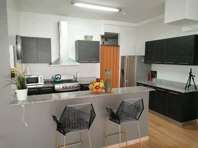 MODERNO APARTAMENTO REMODELADO A PASOS DEL PARQUE OMAR - Imagen 9