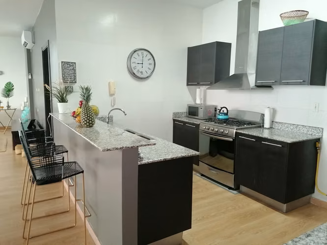 MODERNO APARTAMENTO REMODELADO A PASOS DEL PARQUE OMAR - Imagen 5