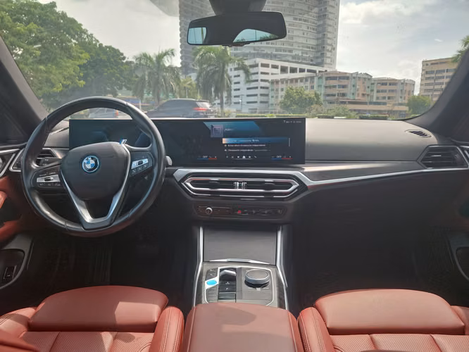 BMW i4 - Imagen 10