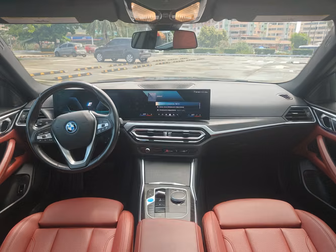 BMW i4 - Imagen 12