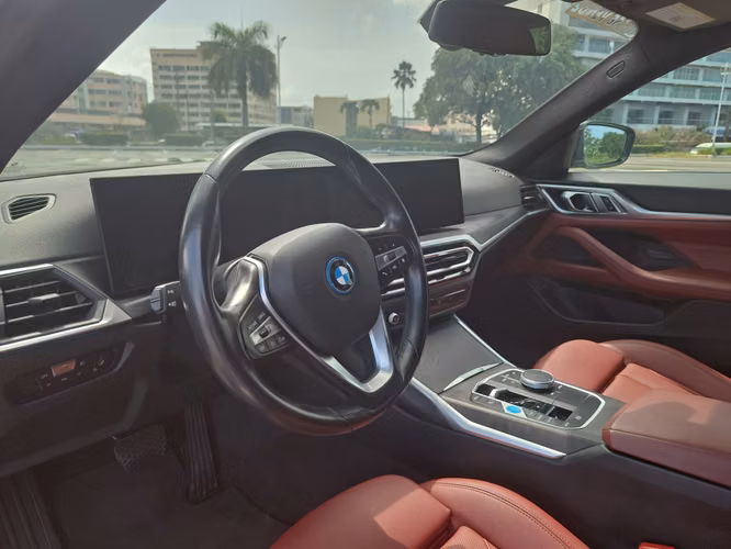 BMW i4 - Imagen 9