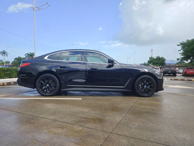 BMW i4 - Imagen 6