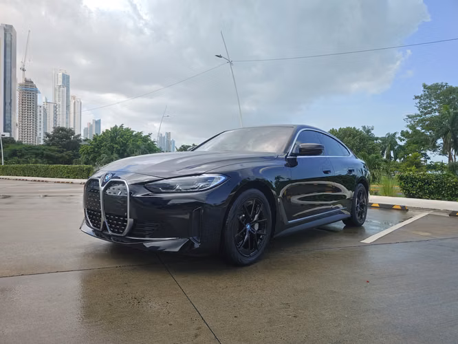 BMW i4 - Imagen 1