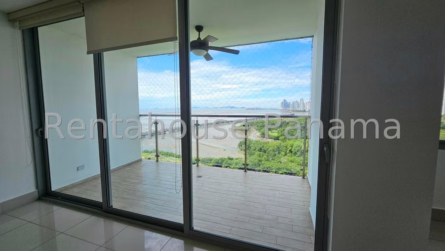 271001. Se alquila apartamento 184m, 3 recámaras, 3.5 baños, vista al mar - Imagen 4