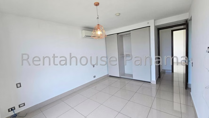 271001. Se alquila apartamento 184m, 3 recámaras, 3.5 baños, vista al mar - Imagen 10
