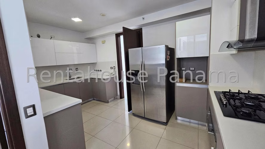 271001. Se alquila apartamento 184m, 3 recámaras, 3.5 baños, vista al mar - Imagen 8
