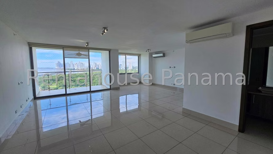 271001. Apartment for rent, 184 m², 3 bedrooms, 3.5 bathrooms, ocean view.